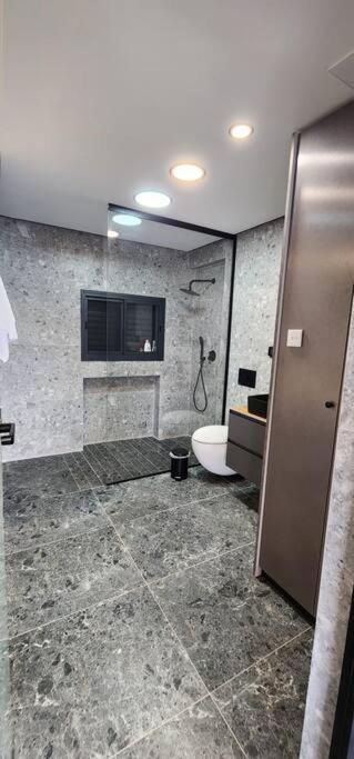 מבנים בים 75 Suites At Sea Haifa Eksteriør bilde
