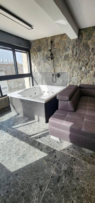 מבנים בים 75 Suites At Sea Haifa Eksteriør bilde