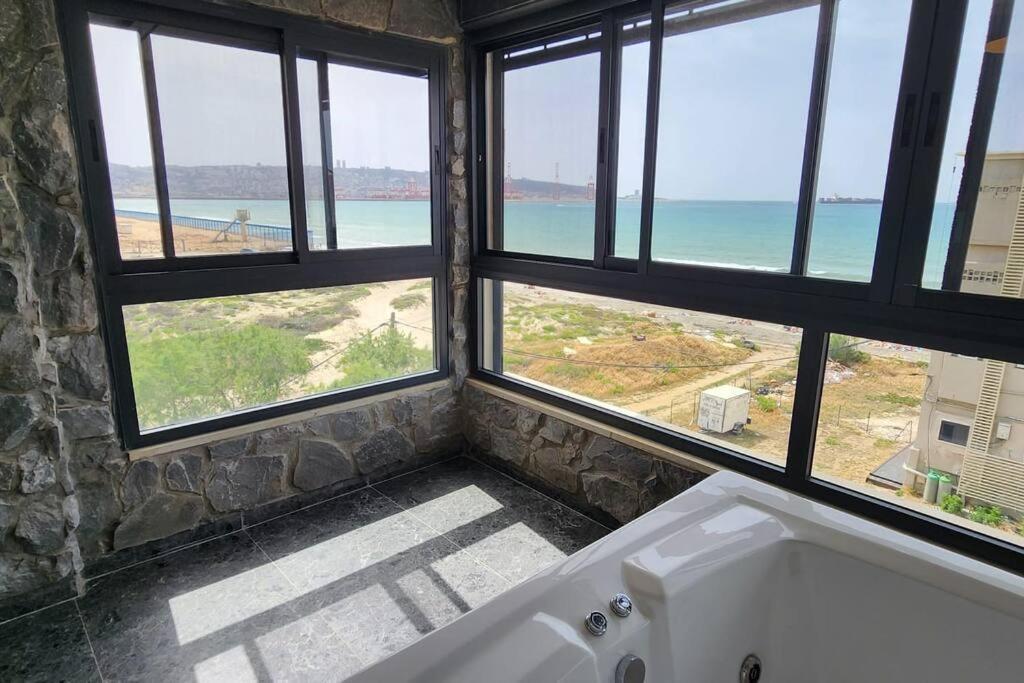 מבנים בים 75 Suites At Sea Haifa Eksteriør bilde