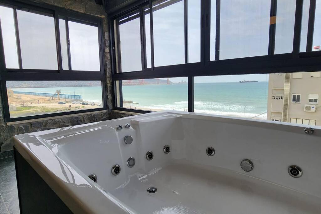 מבנים בים 75 Suites At Sea Haifa Eksteriør bilde